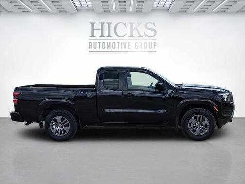 Black 2025 Nissan Frontier SV