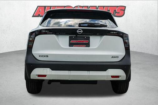 2025 Nissan Kicks SV