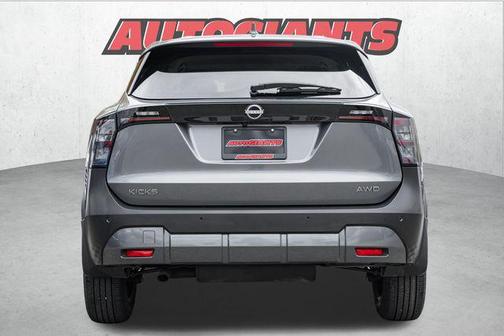 2025 Nissan Kicks SV