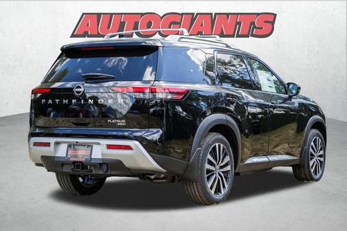 2025 Nissan Pathfinder Platinum 4WD