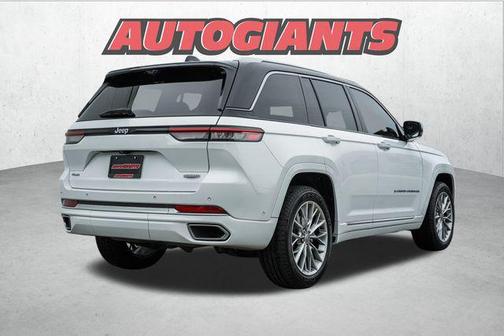 2022 Jeep Grand Cherokee Summit