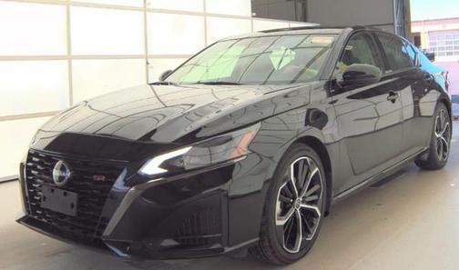 Super Black Clearcoat 2023 Nissan Altima SR FWD