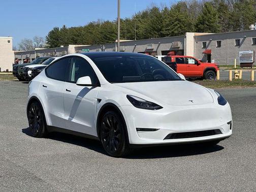 Pearl White Multi-Coat 2022 Tesla Model Y Performance Dual Motor All-Wheel Drive