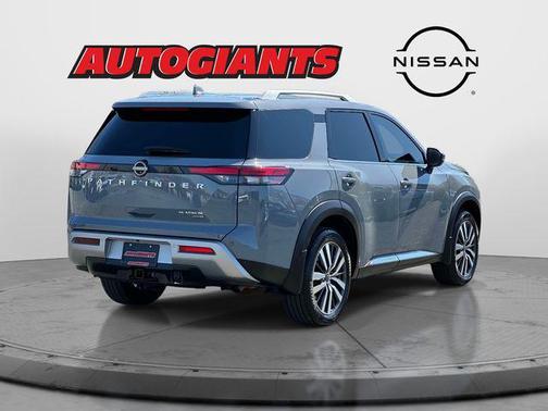 2022 Nissan Pathfinder Platinum 4WD