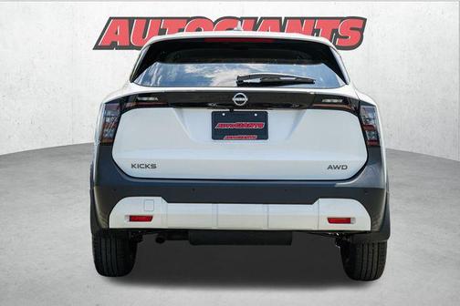 2025 Nissan Kicks SV
