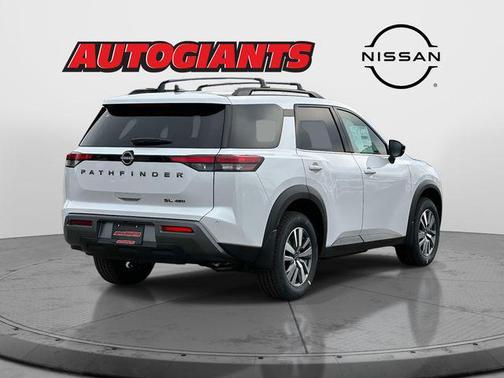 Everest White Pearl Tricoat 2026 Nissan Pathfinder SL