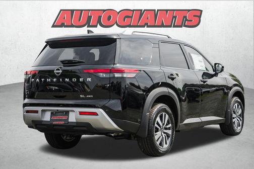 2025 Nissan Pathfinder SL 4WD