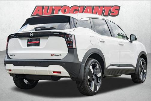 2025 Nissan Kicks SR