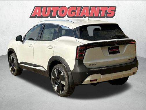 2025 Nissan Kicks SR