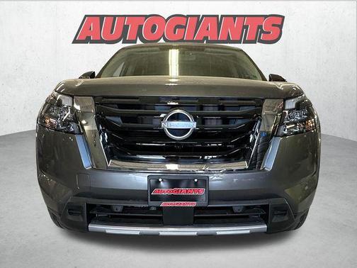 2025 Nissan Pathfinder Platinum 4WD
