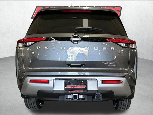 2025 Nissan Pathfinder Platinum 4WD