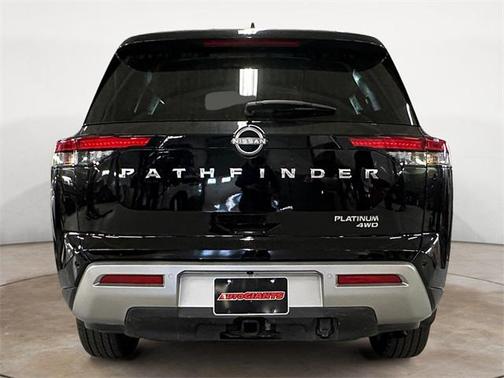 2023 Nissan Pathfinder Platinum 4WD
