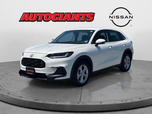 Platinum White Pearl 2025 Honda HR-V LX
