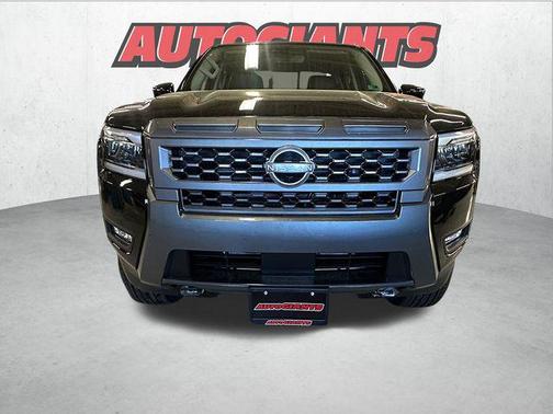 2025 Nissan Frontier SL
