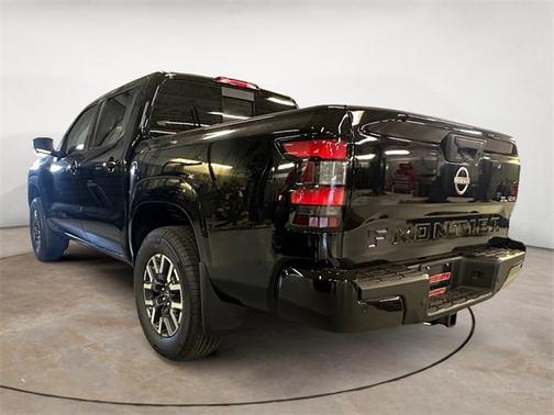 2025 Nissan Frontier SL