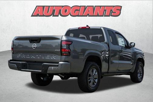 2025 Nissan Frontier SV