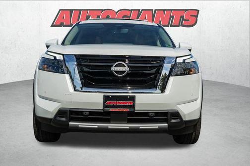 2025 Nissan Pathfinder Platinum 4WD