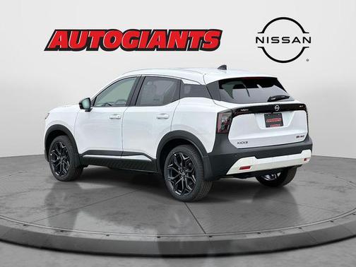 Aspen White Tricoat 2026 Nissan Kicks SR