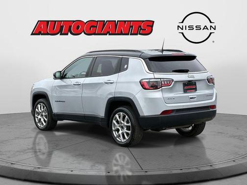 Silver Zynith Metallic Clearcoat 2025 Jeep Compass Limited