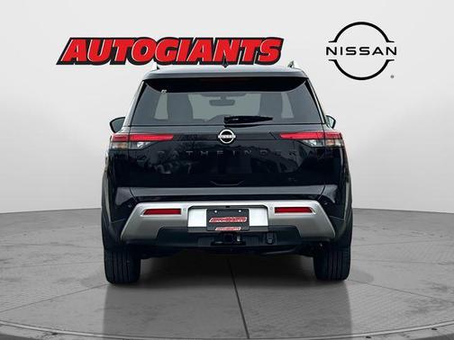 2025 Nissan Pathfinder SL FWD