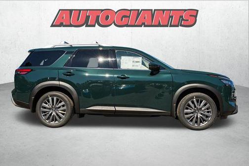 2025 Nissan Pathfinder SL 4WD