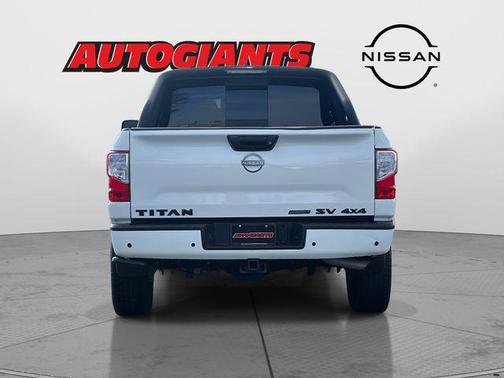 2023 Nissan Titan SV
