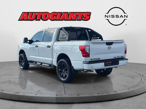 2023 Nissan Titan SV