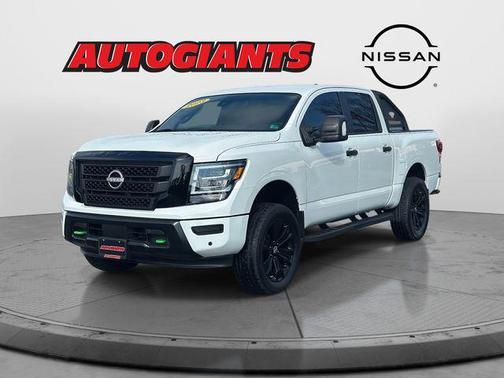 2023 Nissan Titan SV