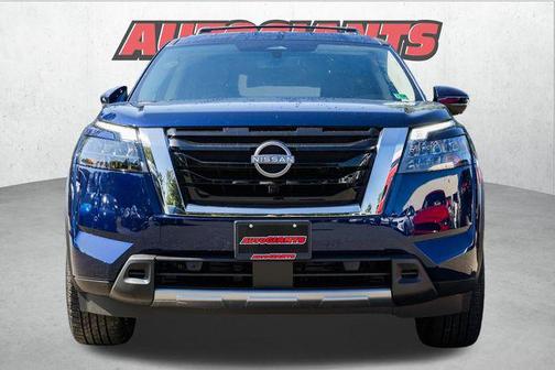 2025 Nissan Pathfinder SL 4WD