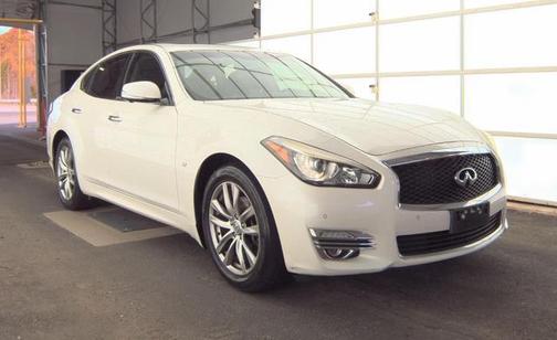 2018 INFINITI Q70 3.7 LUXE