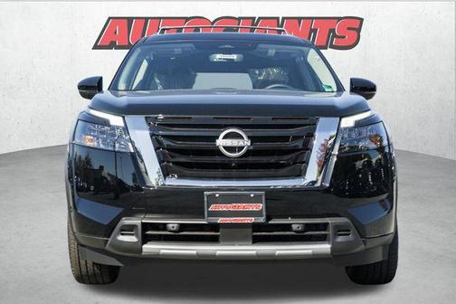 2025 Nissan Pathfinder Platinum 4WD