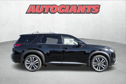 2025 Nissan Pathfinder Platinum 4WD