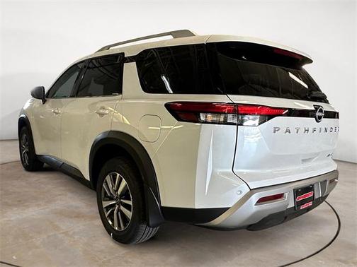 2025 Nissan Pathfinder SL 4WD