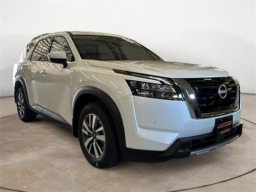 2025 Nissan Pathfinder SL 4WD