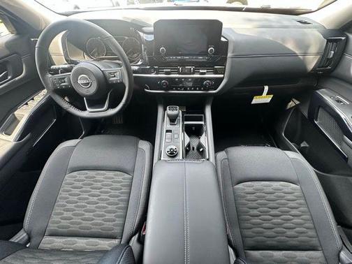 2025 Nissan Pathfinder SV 4WD