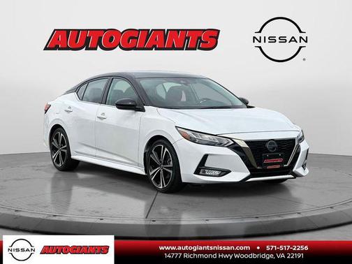 Aspen White Tricoat/Super Black 2023 Nissan Sentra SR
