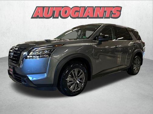 2025 Nissan Pathfinder S