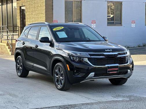 Fusion Black 2024 Kia Seltos S