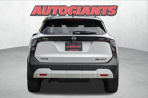 2025 Nissan Kicks SR
