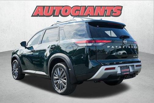 2025 Nissan Pathfinder SL 4WD