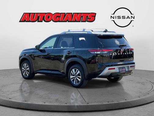 Super Black 2024 Nissan Pathfinder SL 4WD