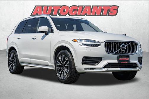 2022 Volvo XC90 T5 Momentum