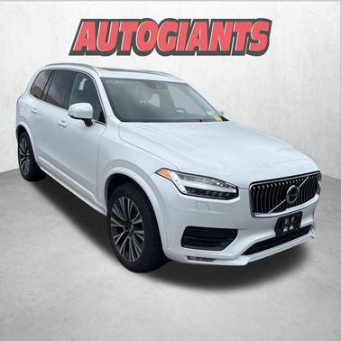 2022 Volvo XC90 T5 Momentum