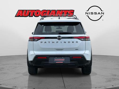 2026 Nissan Pathfinder SV