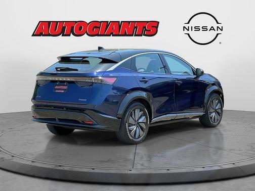 Deep Ocean Blue Pearl/Black Diamond Pearl 2023 Nissan ARIYA ENGAGE