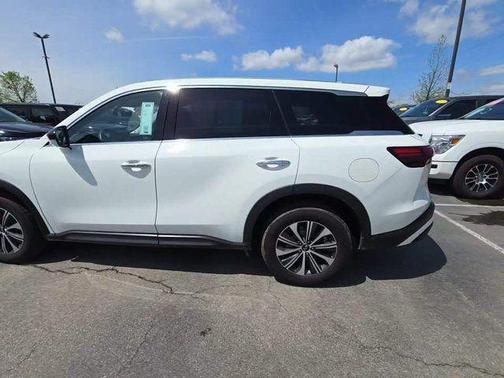 2023 INFINITI QX60 Pure