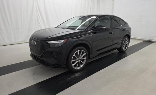 2022 Audi e-tron Premium Plus