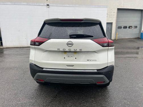 Pearl White Tricoat 2023 Nissan Rogue SV