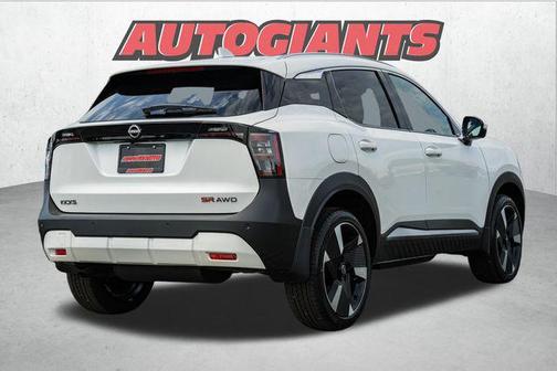 2025 Nissan Kicks SR