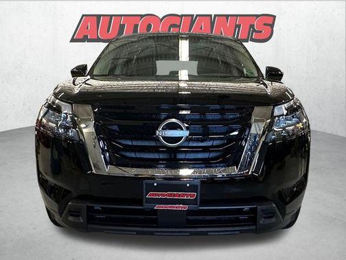 2025 Nissan Pathfinder S